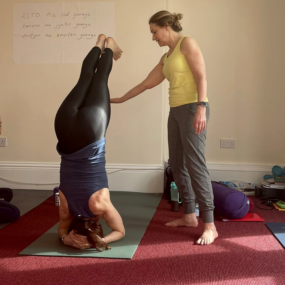 yoga head stand